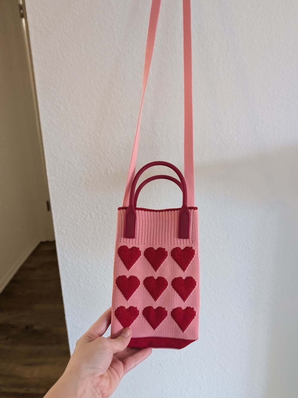 Pink & Red Heart Knit Crossbody Bag - Women